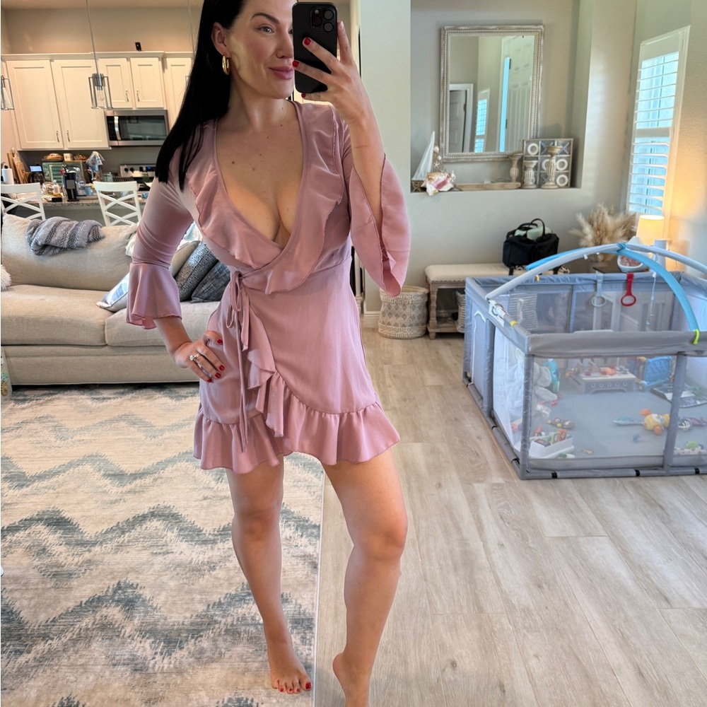 PrettyLittleThing Dusty Pink V-Neck Dress